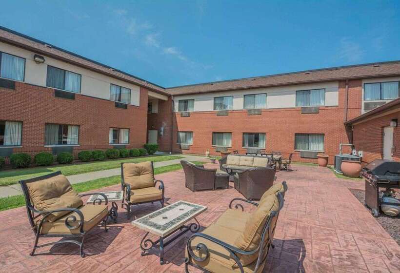 בית מלון כפרי Quality Inn