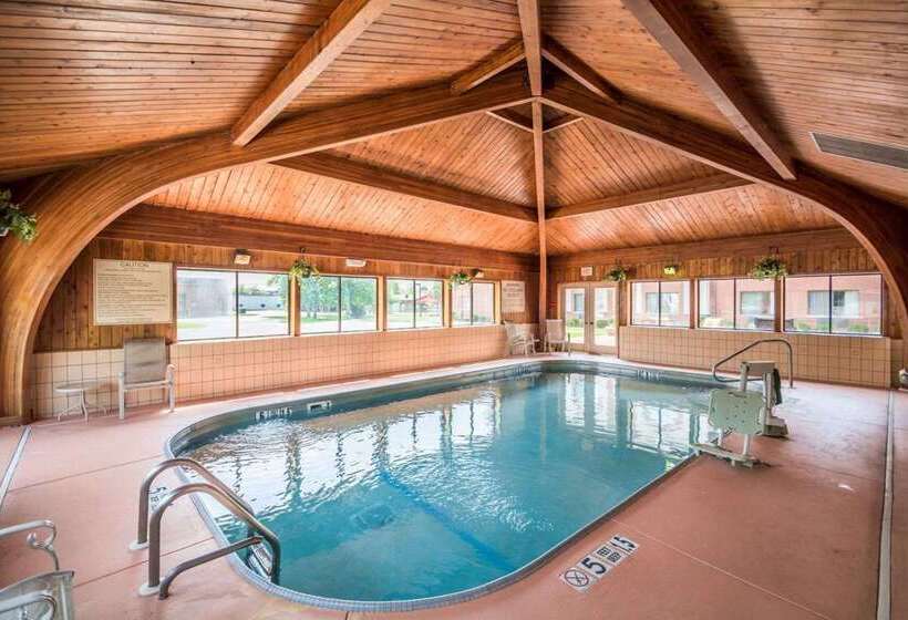 בית מלון כפרי Quality Inn