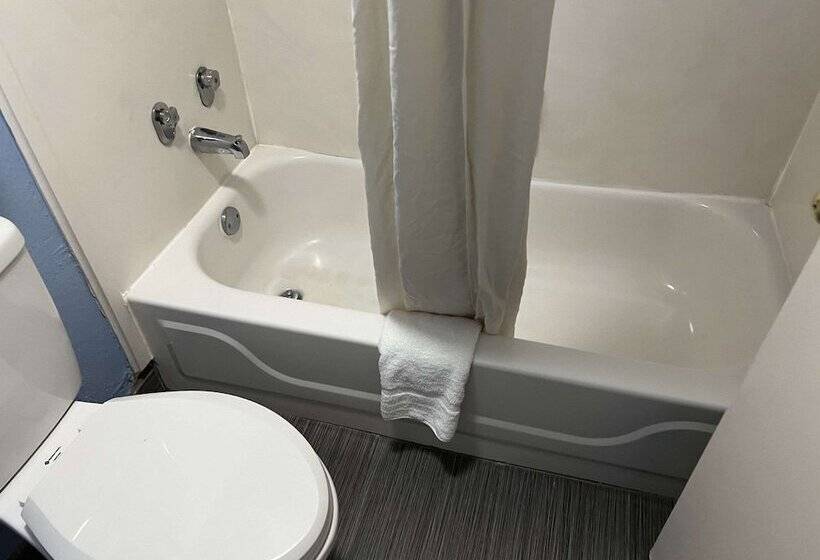 Отель Quality Inn Memphis Downtown