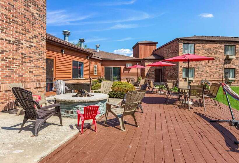 فندق Quality Inn Petoskey Harbor Springs