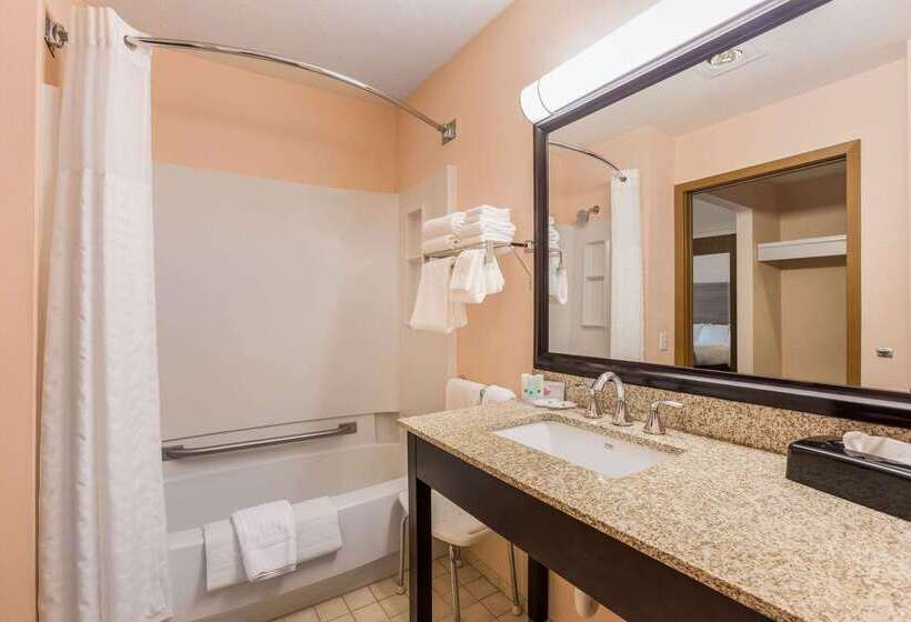 فندق Quality Inn Petoskey Harbor Springs