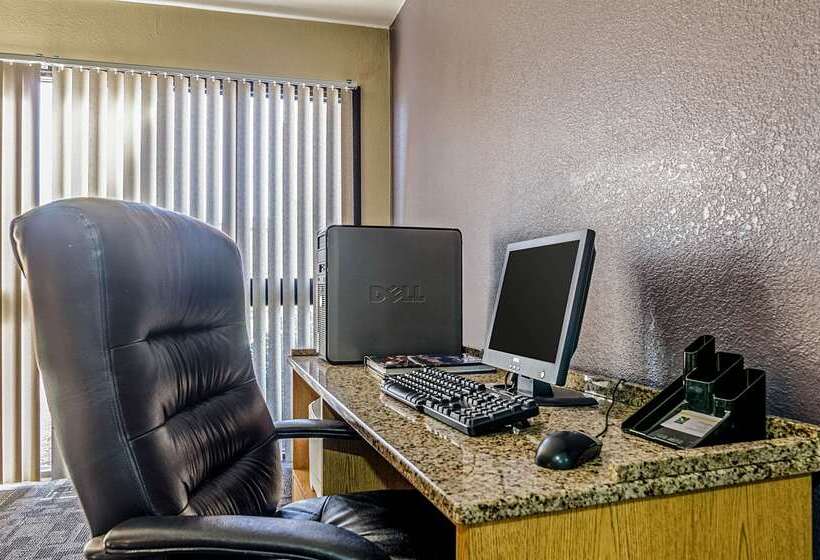 בית מלון כפרי Quality Inn South