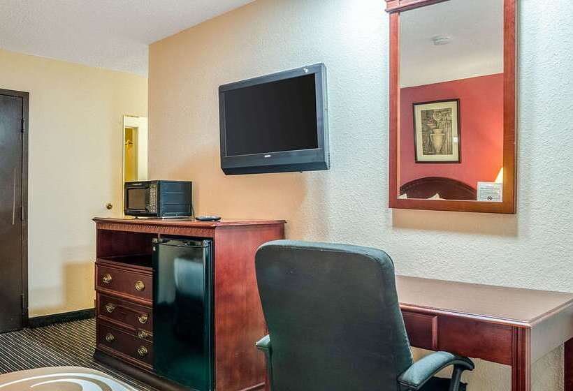 Отель Quality Inn South