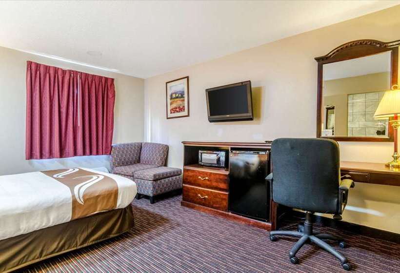 Отель Quality Inn South