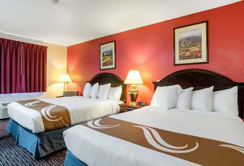 בית מלון כפרי Quality Inn South