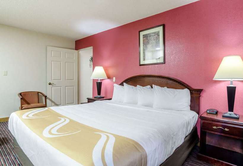 בית מלון כפרי Quality Inn South