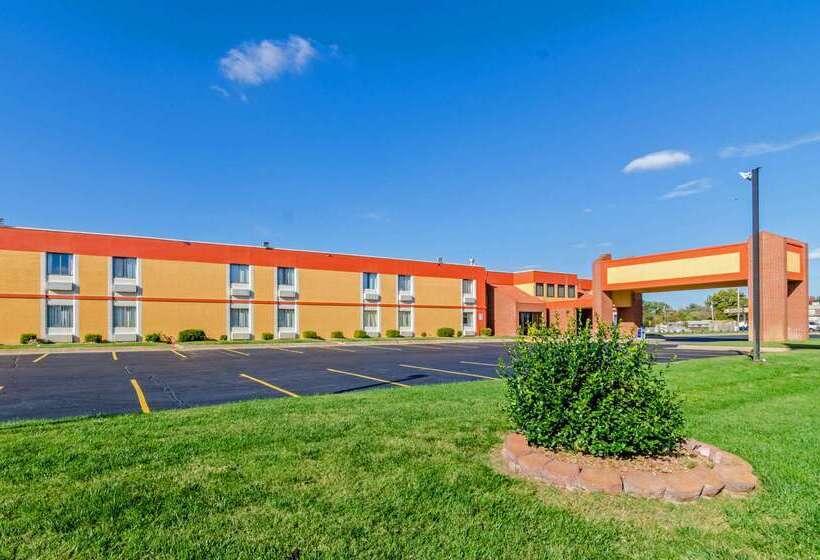 Отель Quality Inn South