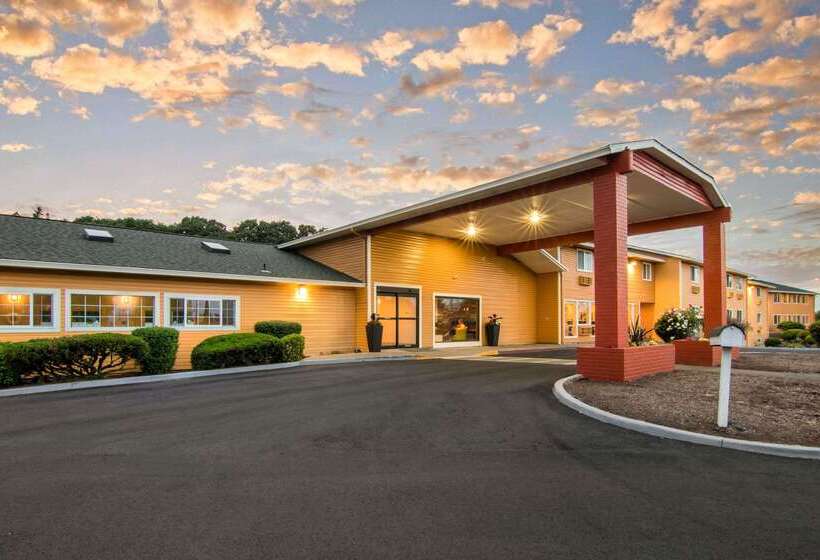 ホテル Quality Inn & Suites Albany Corvallis