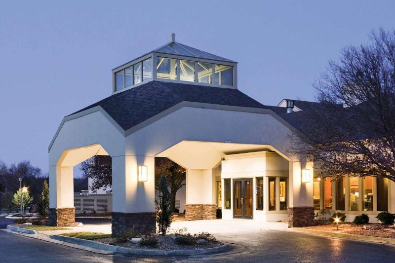هتل Quality Inn & Suites Downtown   University Area