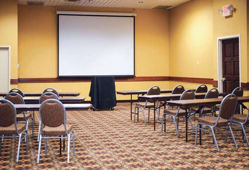 فندق Quality Inn & Suites Ames Conference Center Near Isu Campus