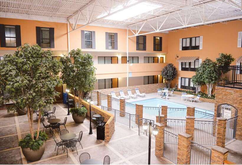 فندق Quality Inn & Suites Ames Conference Center Near Isu Campus
