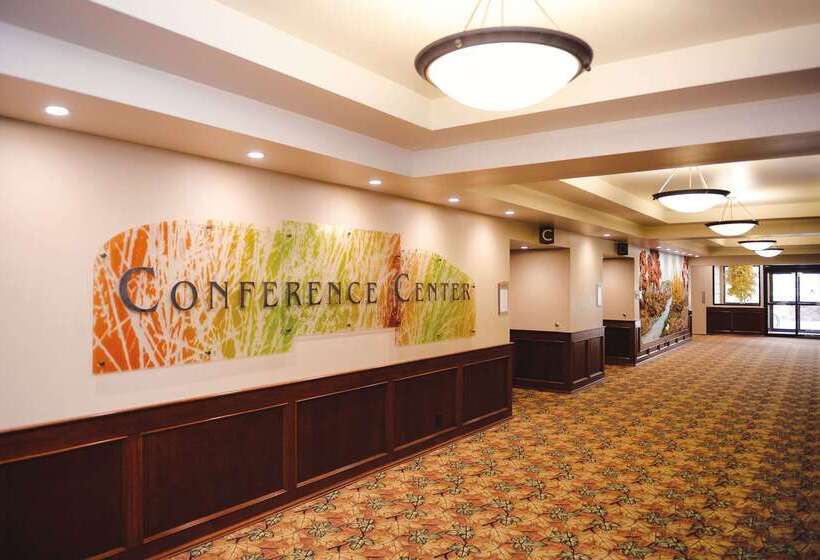 בית מלון כפרי Quality Inn & Suites Ames Conference Center Near Isu Campus