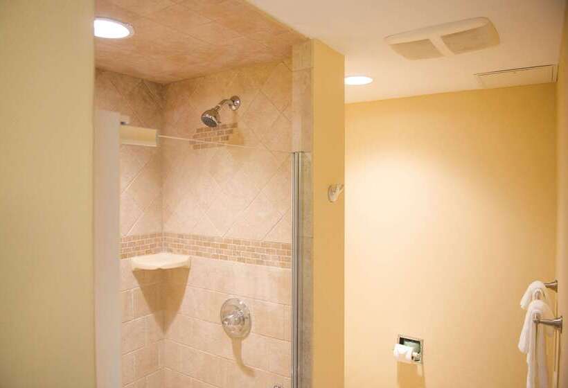 בית מלון כפרי Quality Inn & Suites Ames Conference Center Near Isu Campus