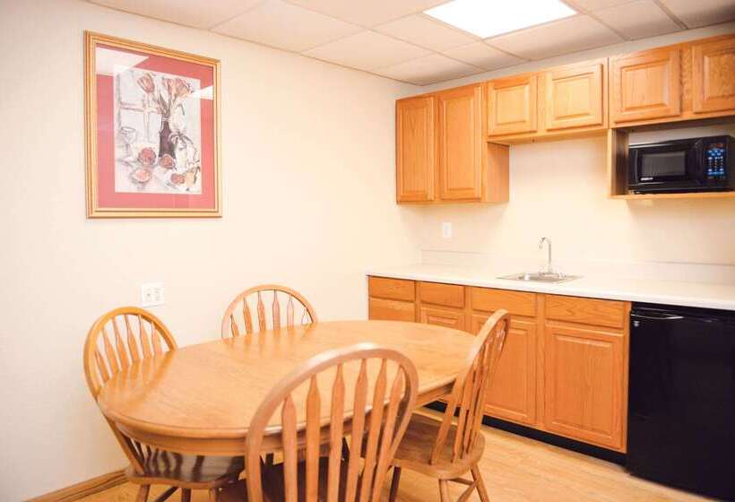 فندق Quality Inn & Suites Ames Conference Center Near Isu Campus