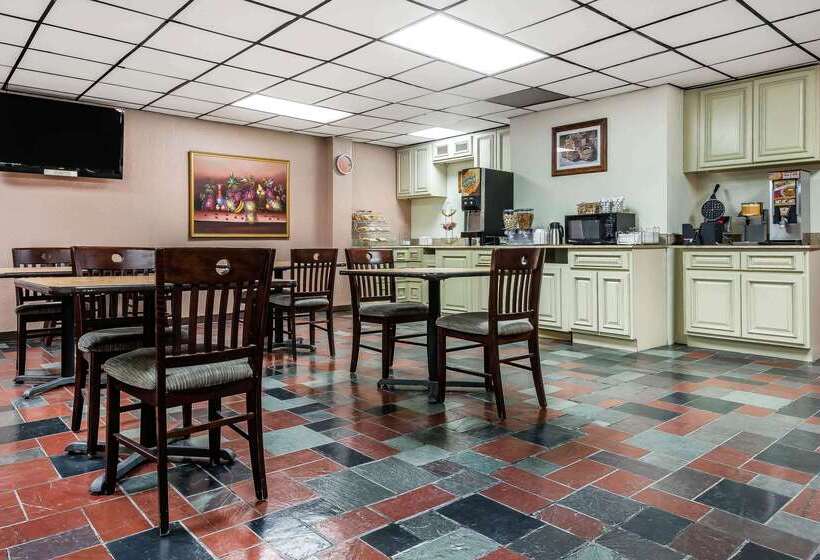Отель Quality Inn & Suites Binghamton Vestal
