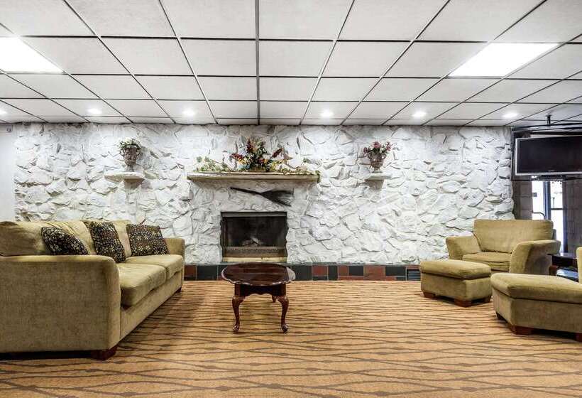 Отель Quality Inn & Suites Binghamton Vestal