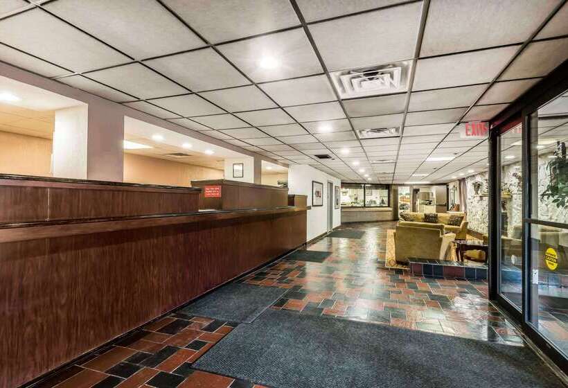 Отель Quality Inn & Suites Binghamton Vestal