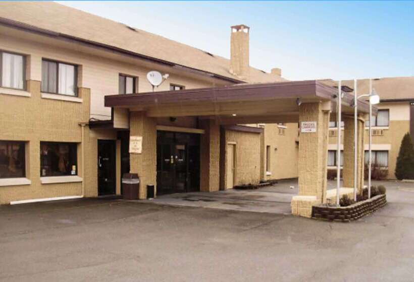 Отель Quality Inn & Suites Binghamton Vestal