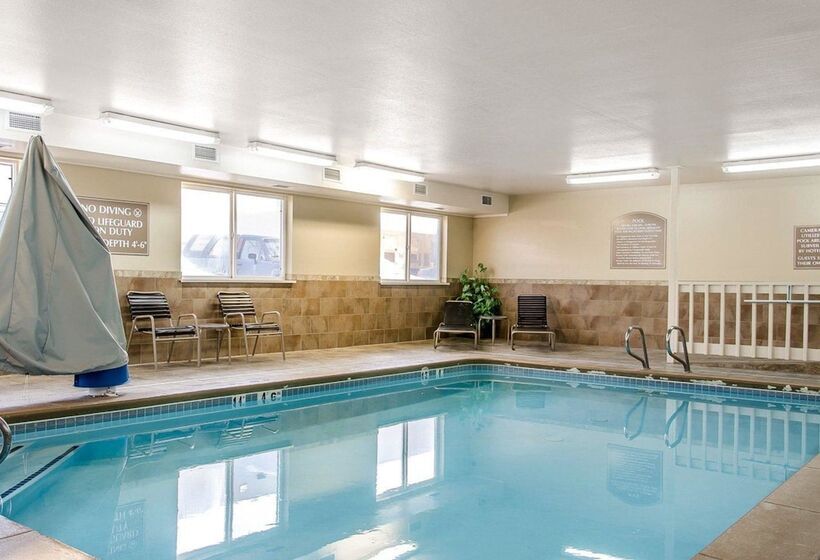 בית מלון כפרי Quality Inn & Suites