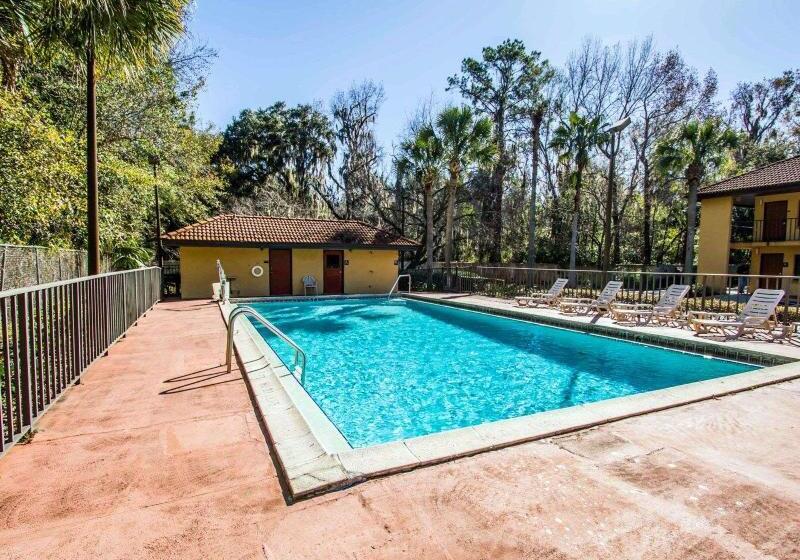 בית מלון כפרי Quality Inn Gainesville Near University