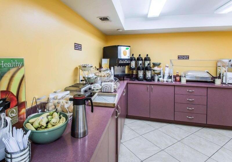 בית מלון כפרי Quality Inn Gainesville Near University