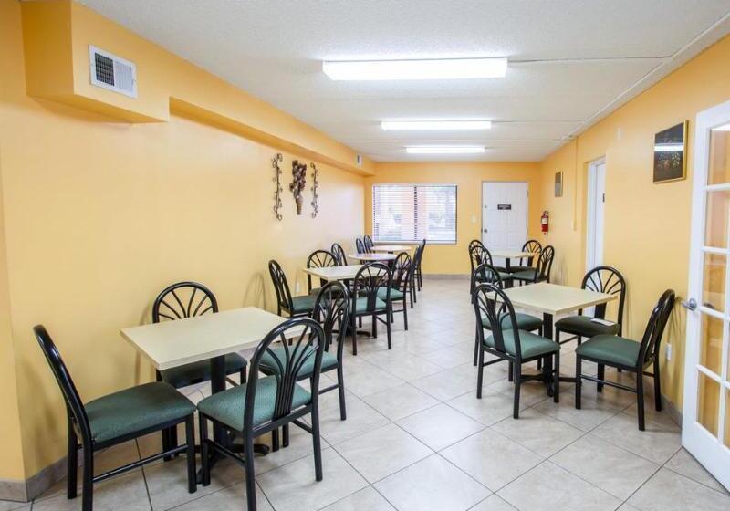בית מלון כפרי Quality Inn Gainesville Near University