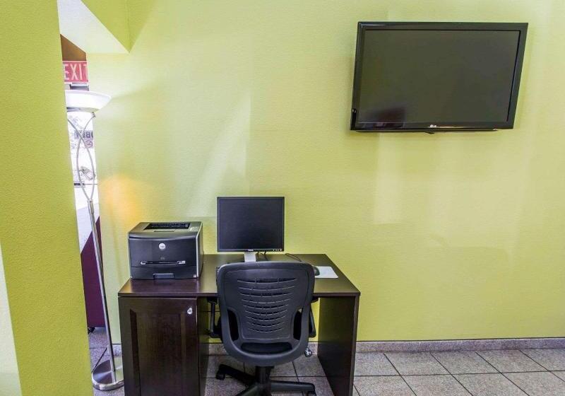 בית מלון כפרי Quality Inn Gainesville Near University