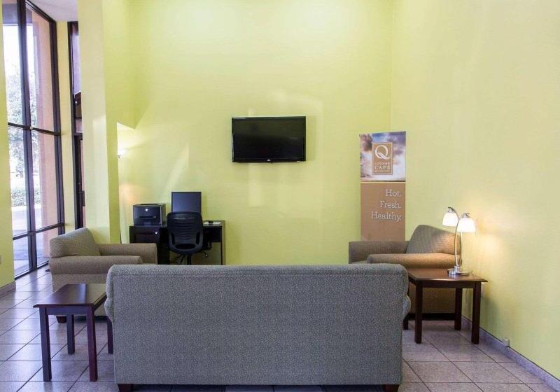 בית מלון כפרי Quality Inn Gainesville Near University