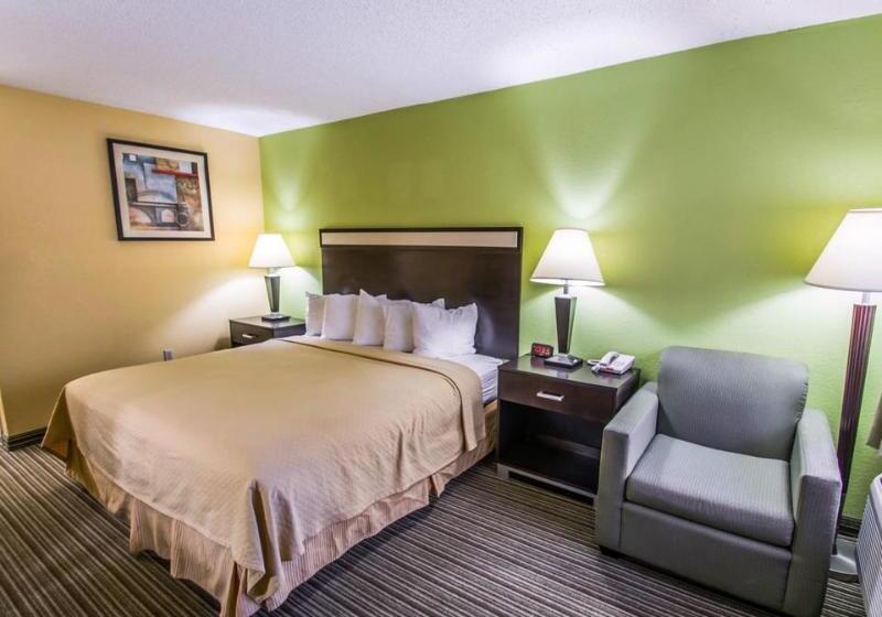 בית מלון כפרי Quality Inn Gainesville Near University
