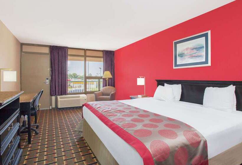 Ramada By Wyndham Edgewood Hotel & Conference Center