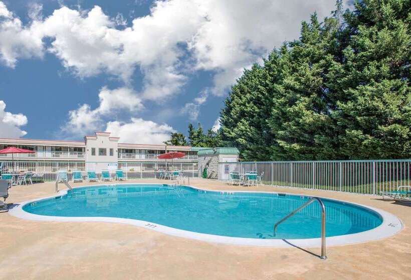 Ramada By Wyndham Edgewood Hotel & Conference Center