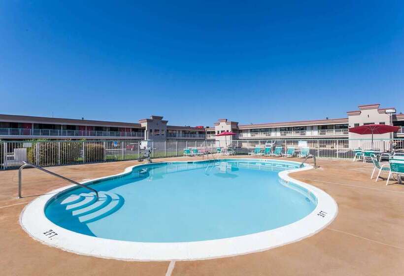 Ramada By Wyndham Edgewood Hotel & Conference Center