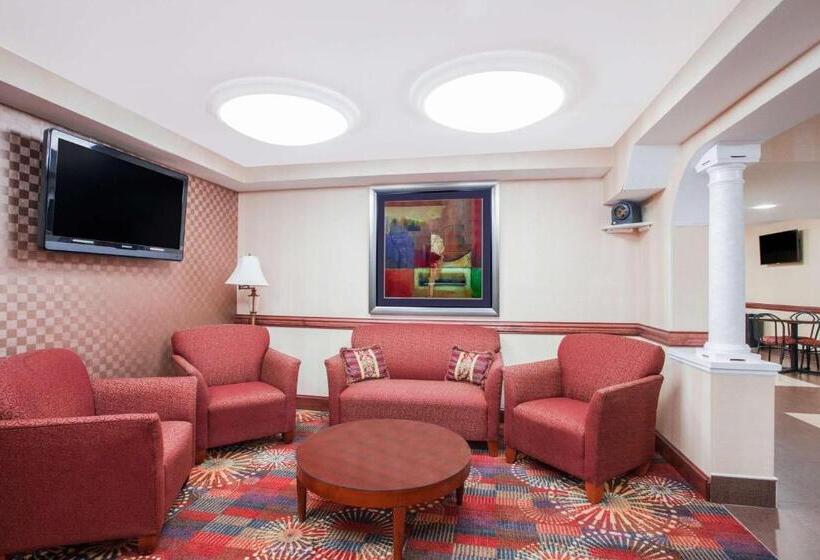 Ramada By Wyndham Edgewood Hotel & Conference Center