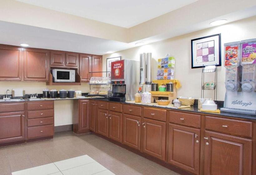 Ramada By Wyndham Edgewood Hotel & Conference Center