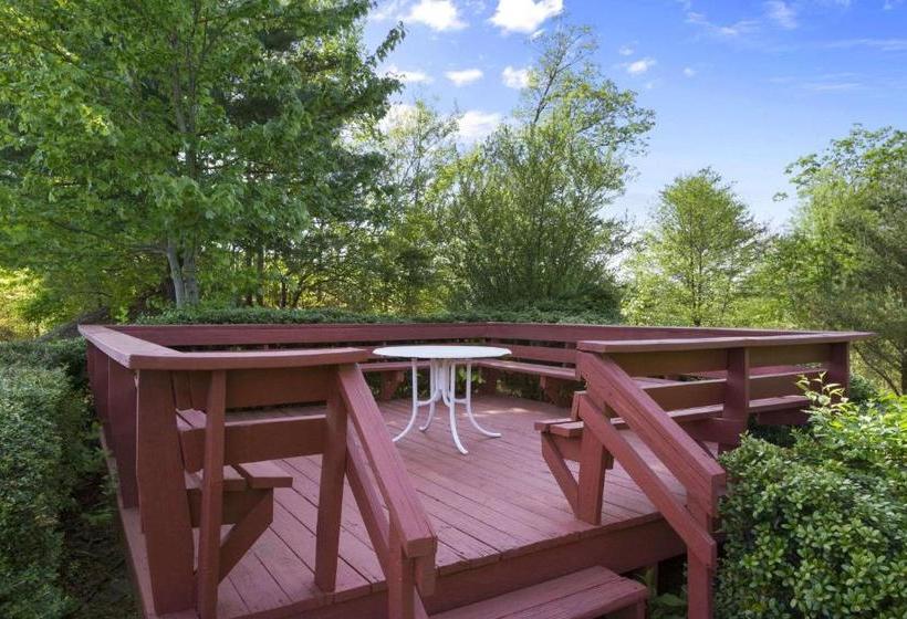 فندق Ramada By Wyndham Asheville Southeast