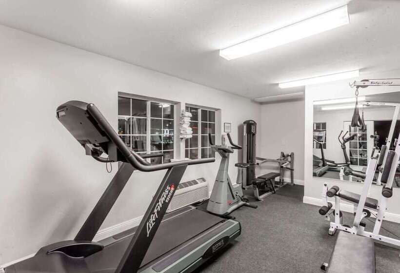 فندق Ramada By Wyndham Oceanside