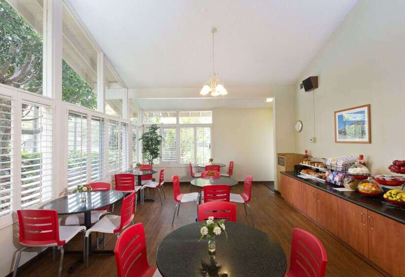 فندق Ramada By Wyndham Santa Barbara