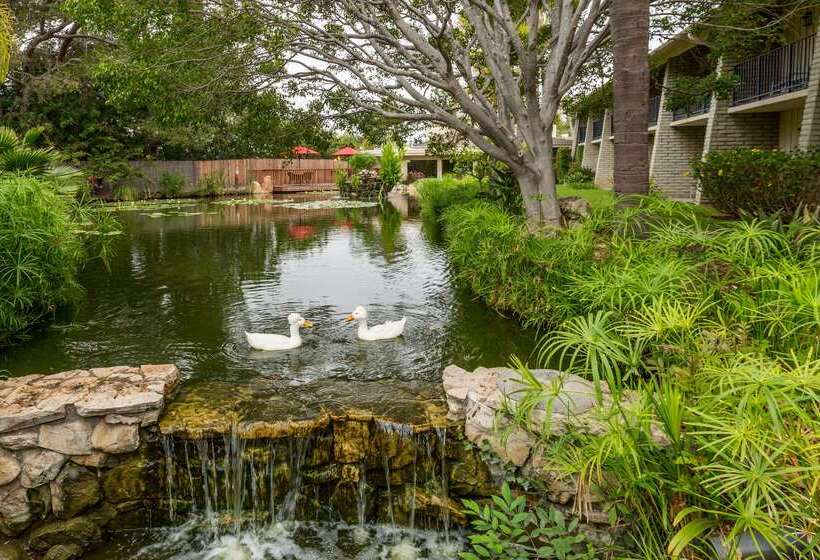 فندق Ramada By Wyndham Santa Barbara