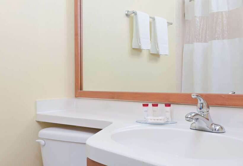 فندق Ramada By Wyndham Santa Barbara