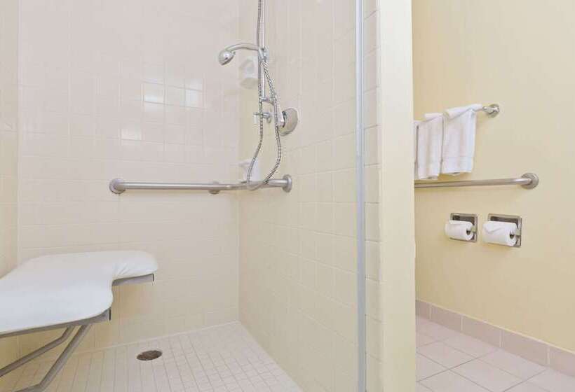 فندق Ramada By Wyndham Santa Barbara