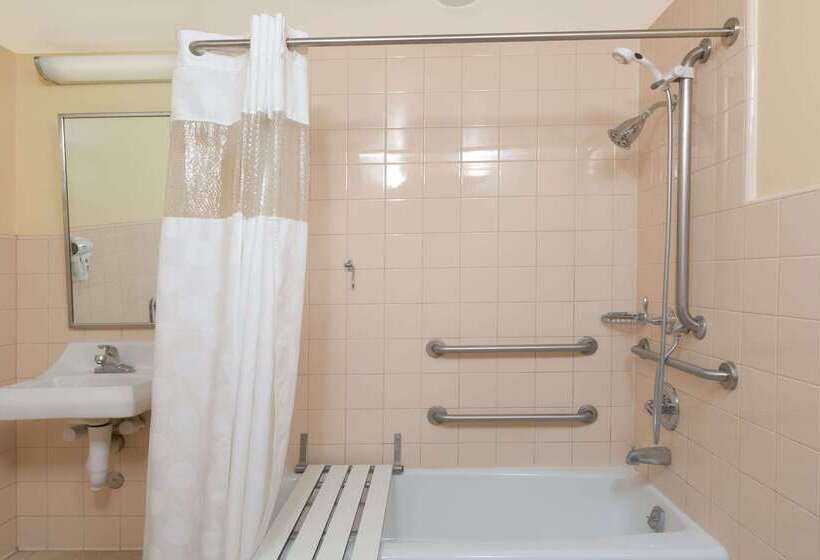 فندق Ramada By Wyndham Santa Barbara