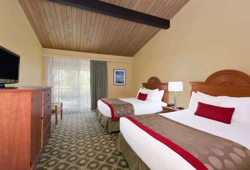 فندق Ramada By Wyndham Santa Barbara