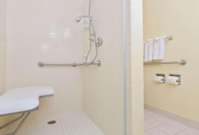 فندق Ramada By Wyndham Santa Barbara