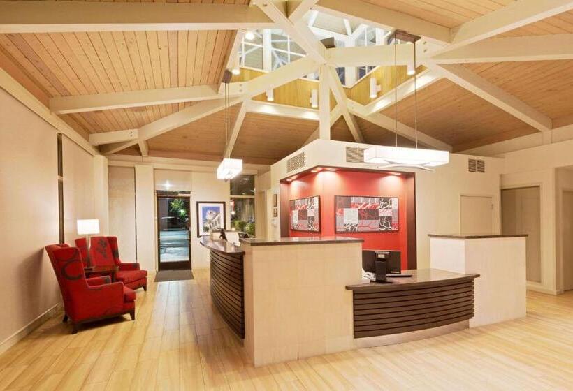 فندق Ramada By Wyndham Santa Barbara