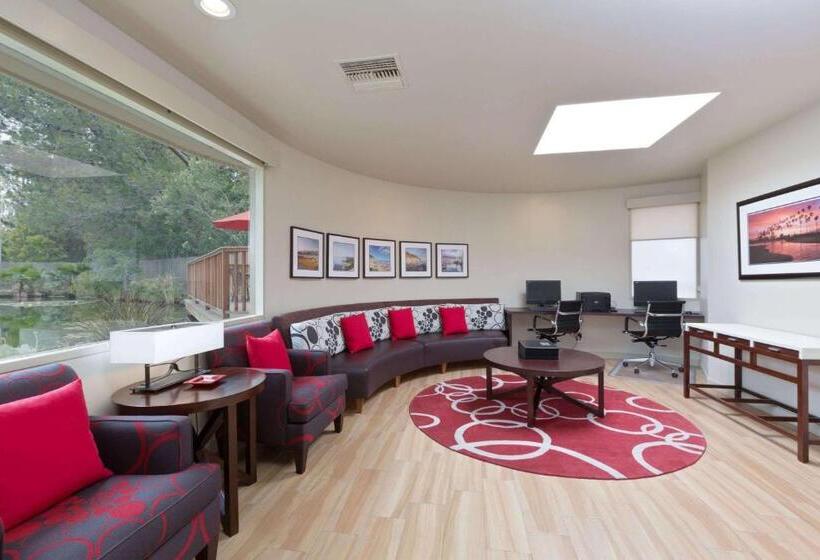 فندق Ramada By Wyndham Santa Barbara