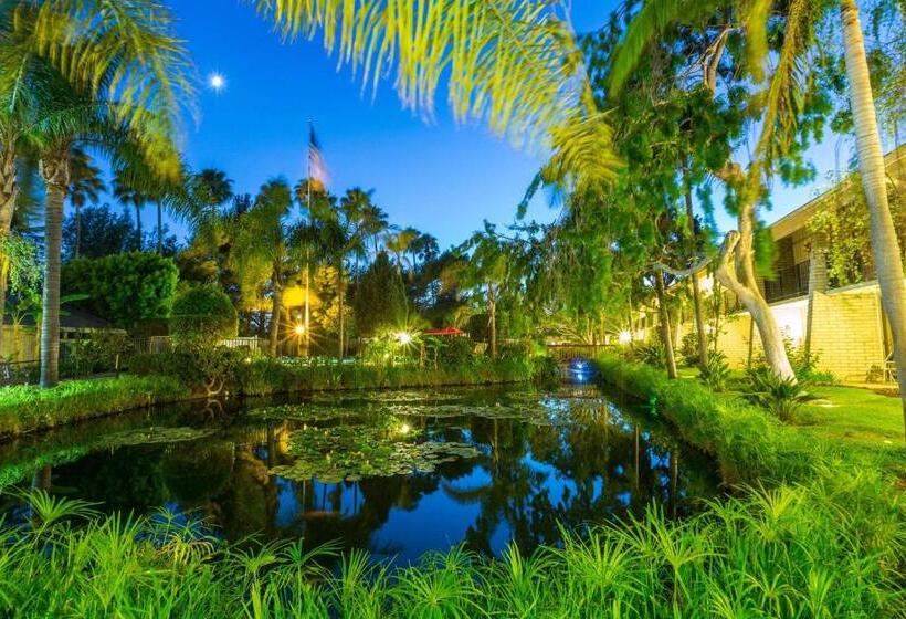 فندق Ramada By Wyndham Santa Barbara