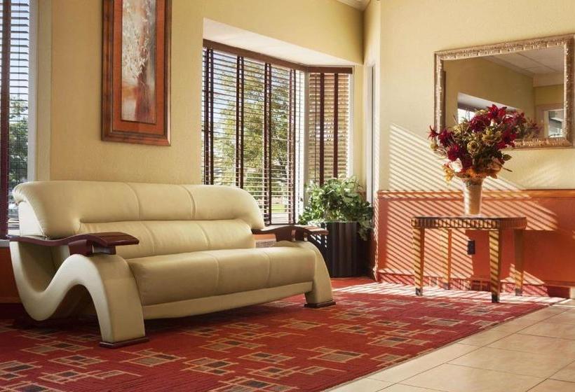 בית מלון כפרי Ramada By Wyndham Sioux City