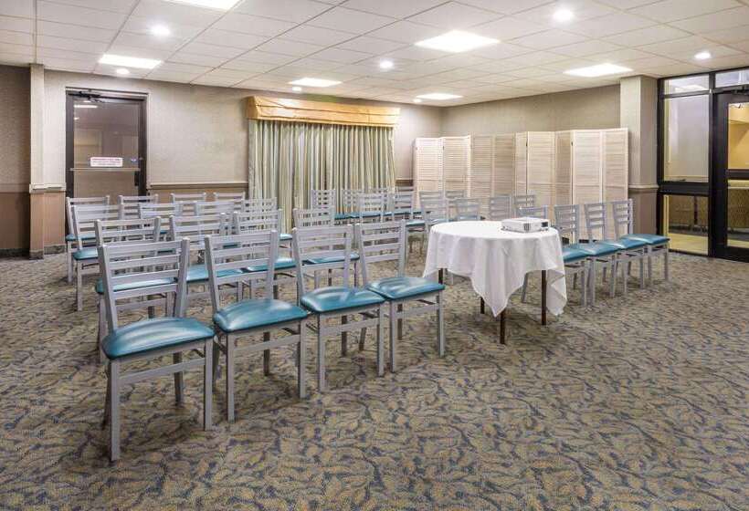 فندق Ramada Plaza By Wyndham Virginia Beach Oceanfront