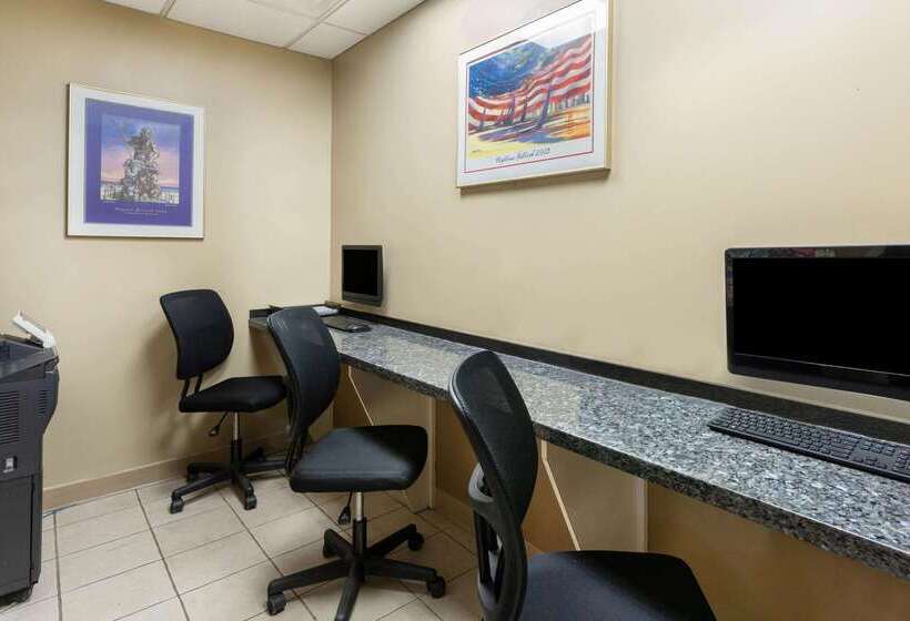 فندق Ramada Plaza By Wyndham Virginia Beach Oceanfront