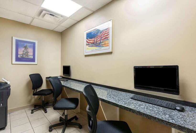 فندق Ramada Plaza By Wyndham Virginia Beach Oceanfront